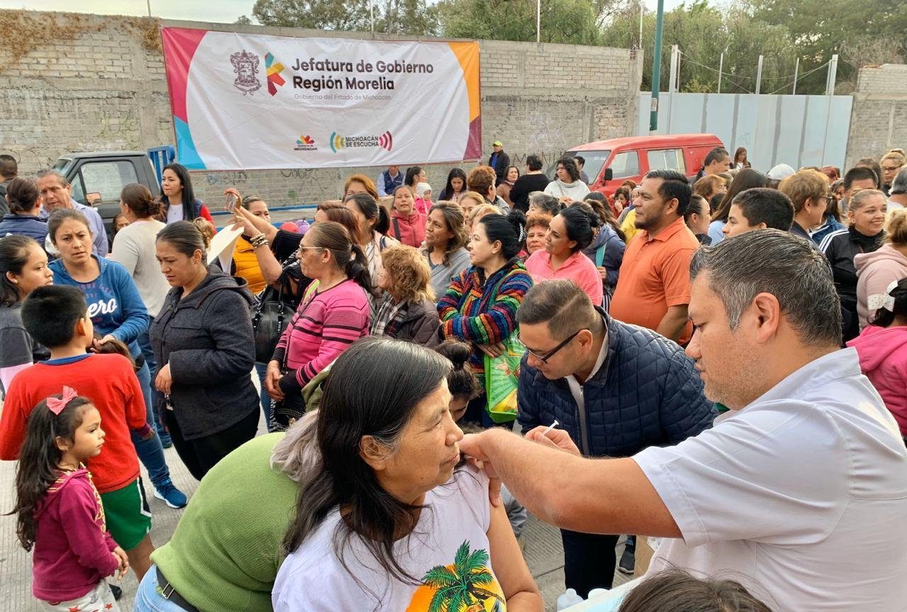 Alberto Frutis acerca programas del Gobierno de Michoacán a morelianos