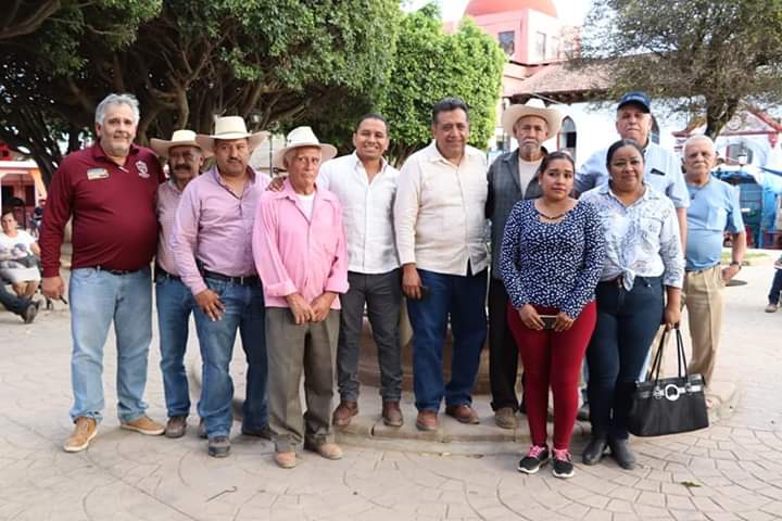 Alcalde plantea proyecto que beneficie habitantes de Acahuato