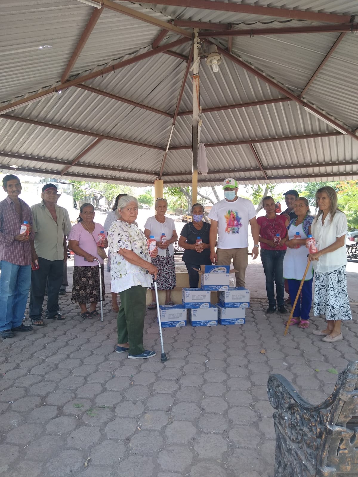 San Antonio la Labor recibe Electrolitos Hidratantes por AC Jóvenes por Apatzingán