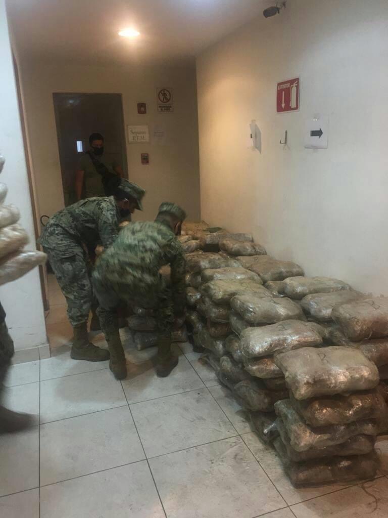 LA #SEMAR EN COORDINACIÓN CON LA #GUARDIANACIONAL ASEGURAN APROXIMADAMENTE 700 KILOGRAMOS MARIHUANA EN ENSENADA, BAJA CALIFORNIA