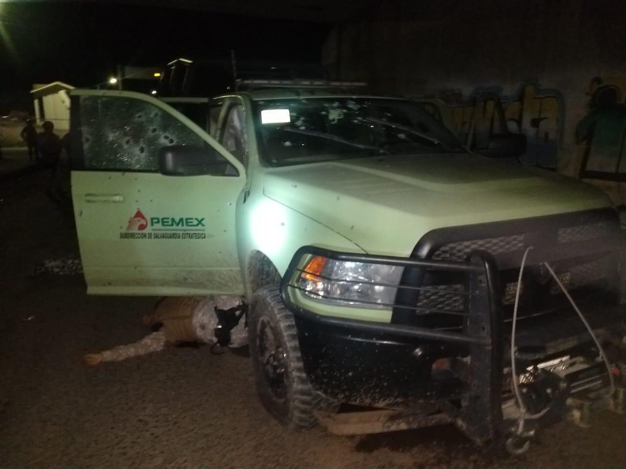 EMBOSCAN A ELEMENTOS DE SEGURIDAD FÍSICA DE PEMEX, 4 MURIERON