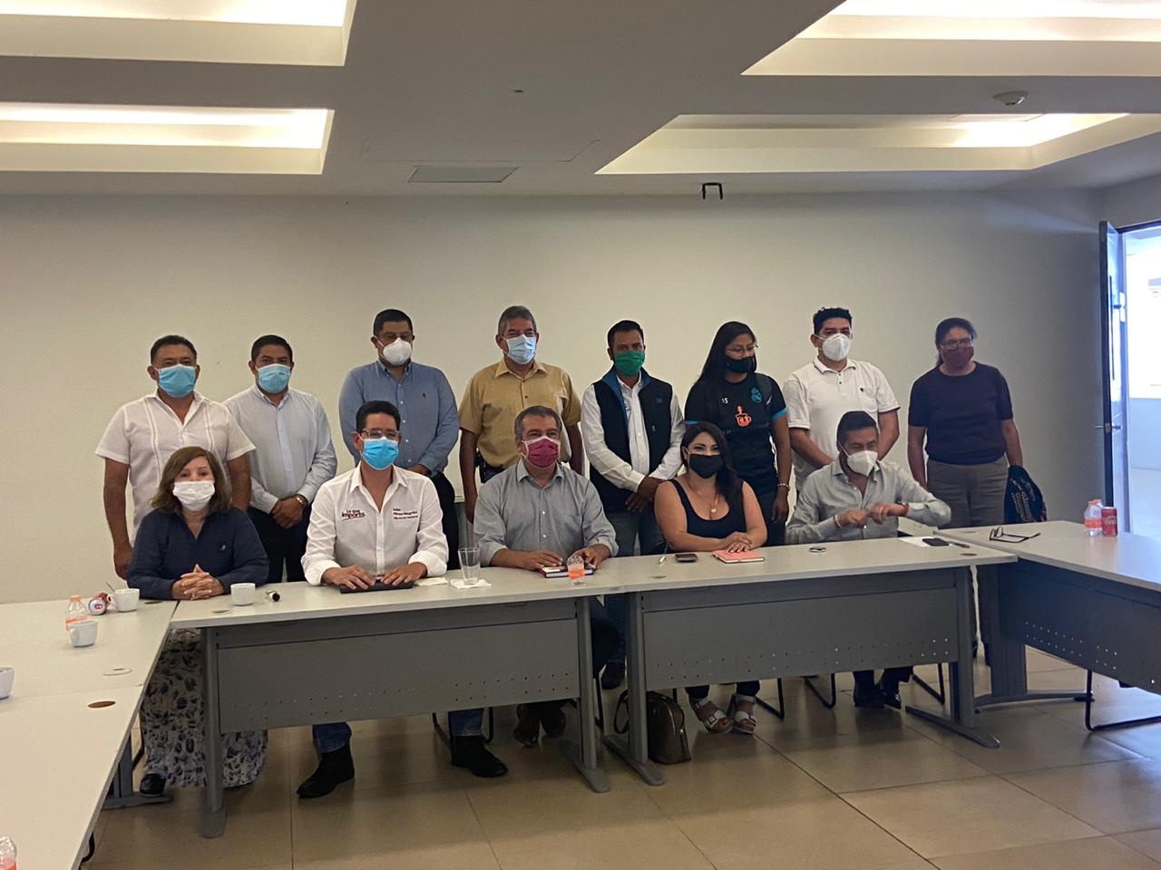 SE REUNEN PRESIDENTES Y DIPUTADOS FEDERALES Y LOCALES DE MORENA