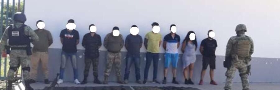 Soldados capturan a 9 presuntos delincuentes en #Aguililla