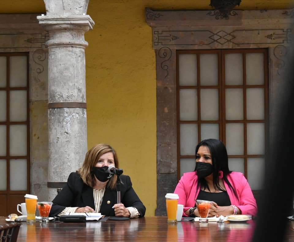 DIPUTADOS DEL CONGRESO CIERRAN CÍRCULO EN TORNO A LA LEGISLADORA WILMA ZAVALA.