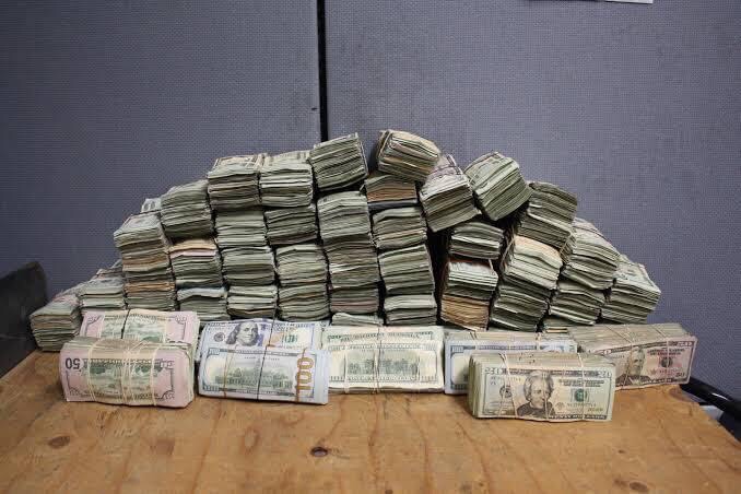 Decomiso Caen en Cruillas Tamaulipas 300 mil dólares en efectivo