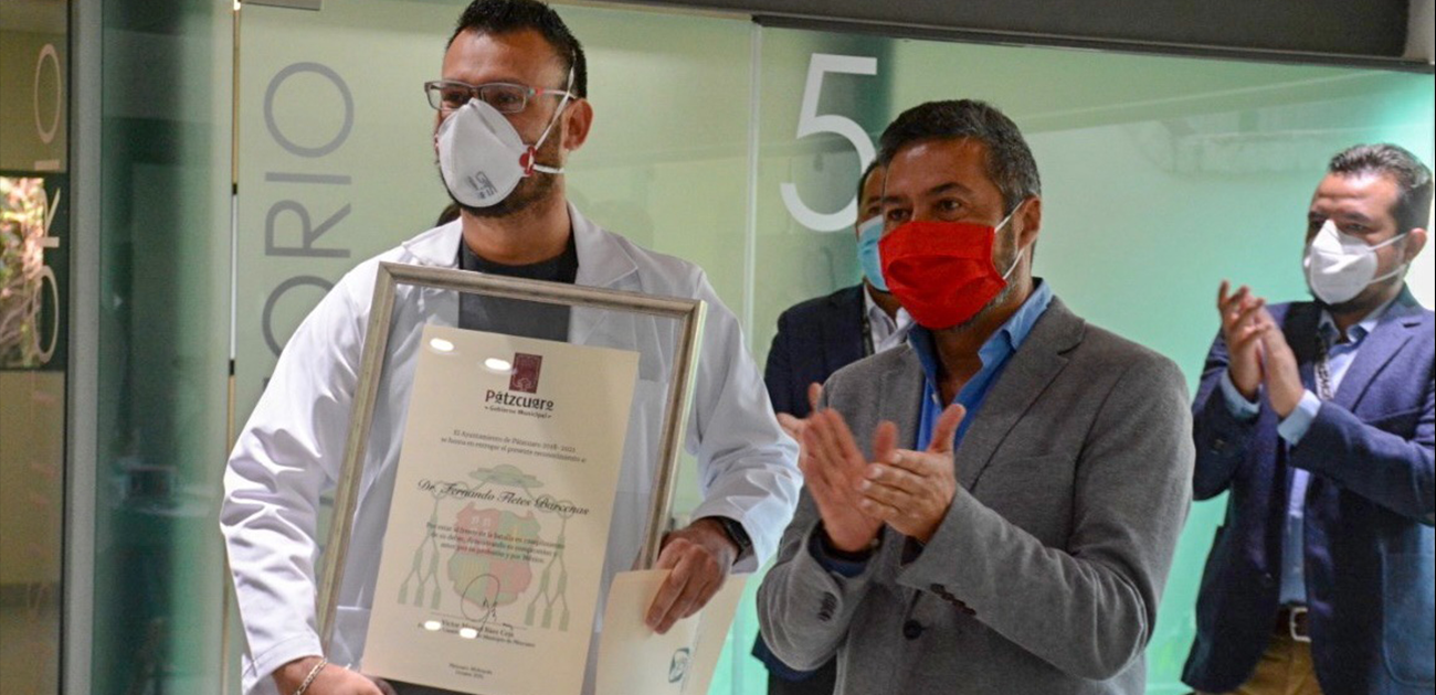 Conmemora Víctor Báez el Día del Médico