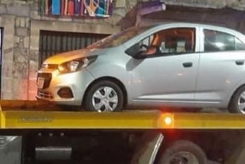 Asegura SSP a dos en posesión de vehículo con reporte de robo, en Morelia