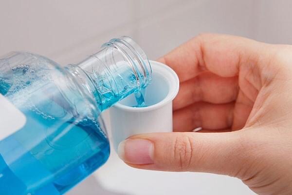 EL ENJUAGUE BUCAL PODRÍA AYUDAR A ELIMINAR LA PRESENCIA DE CORONAVIRUS