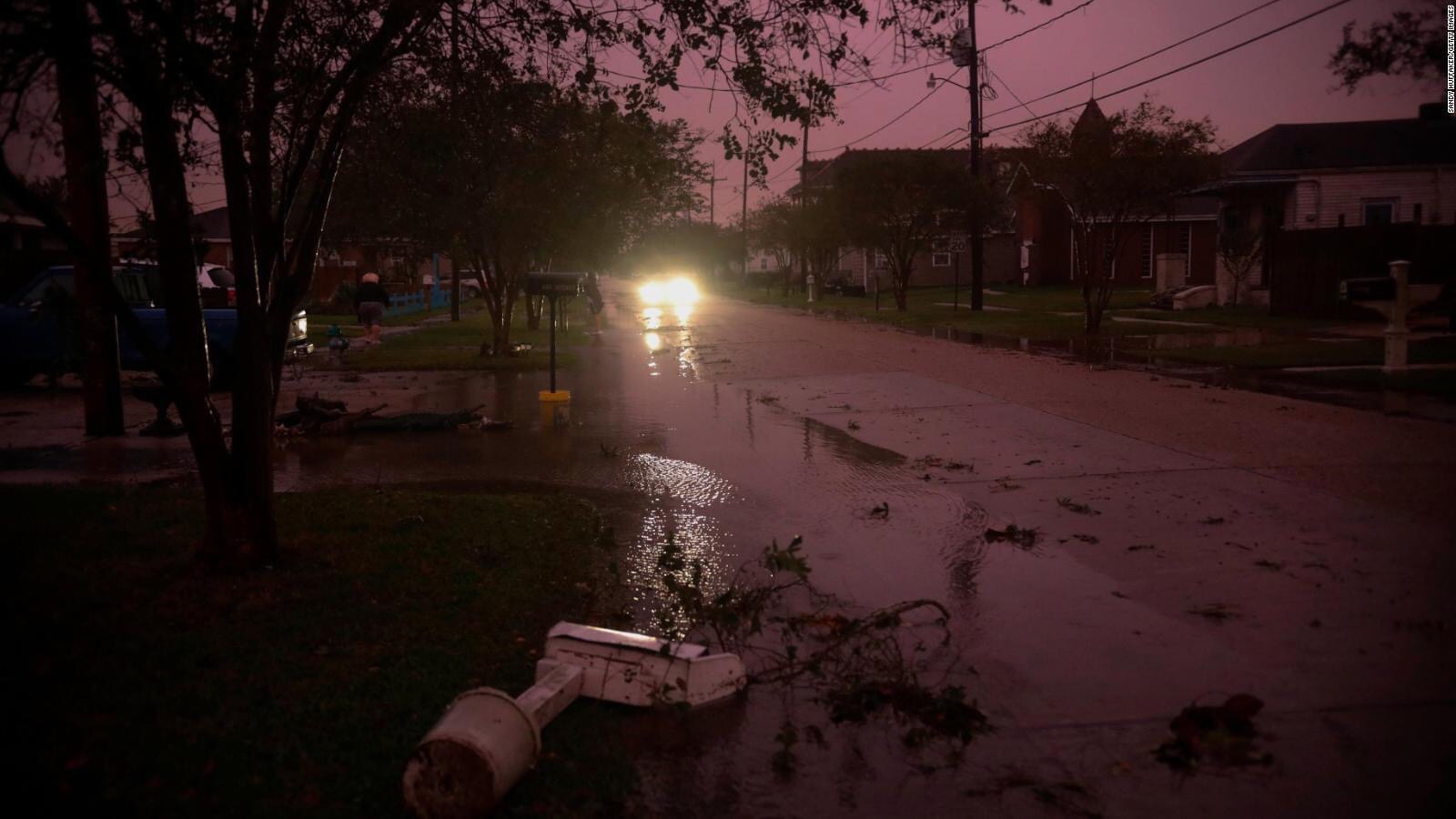 Huracán Zeta arremete contra la costa de Luisiana en EEUU