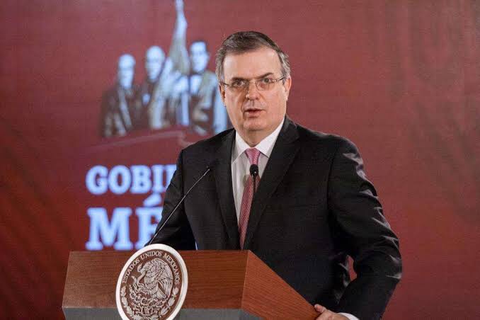 Cuñada de Ebrard gestiona recursos mexicanos en Honduras vía Banco azteca.