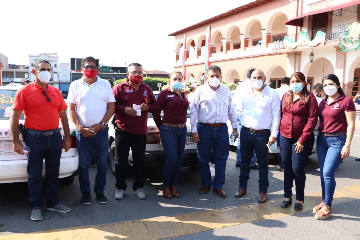 Con la entrega de contenedores inicia campaña de limpieza