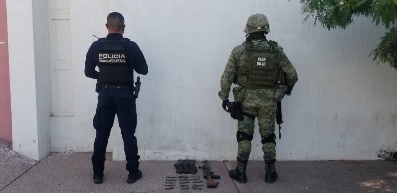 Aseguran SSP y Sedena un fusil, 160 cartuchos útiles y cargadores