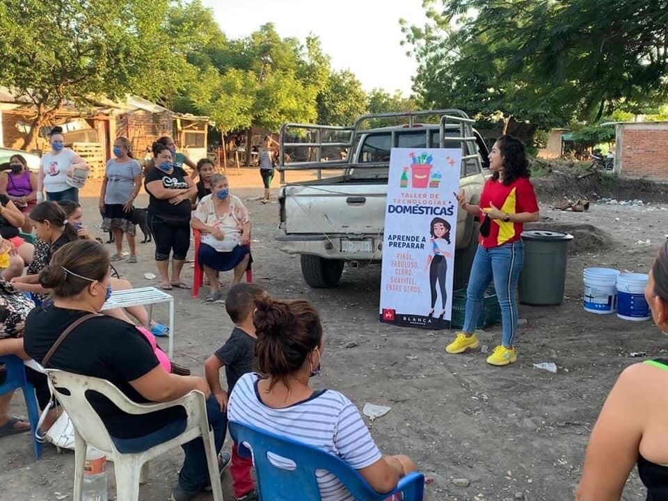 Reanuda la Regidora del PT, Blanca Álvarez Chávez, taller de Tecnologías Domesticas en colonias y comunidades de Apatzingán