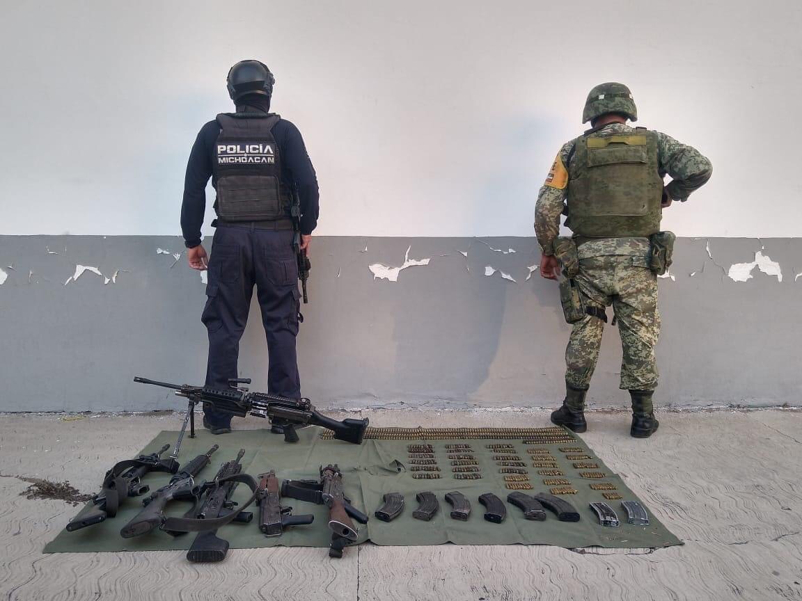 Aseguran SSP y Sedena seis armas largas, 626 cartuchos y cargadores en Parácuaro