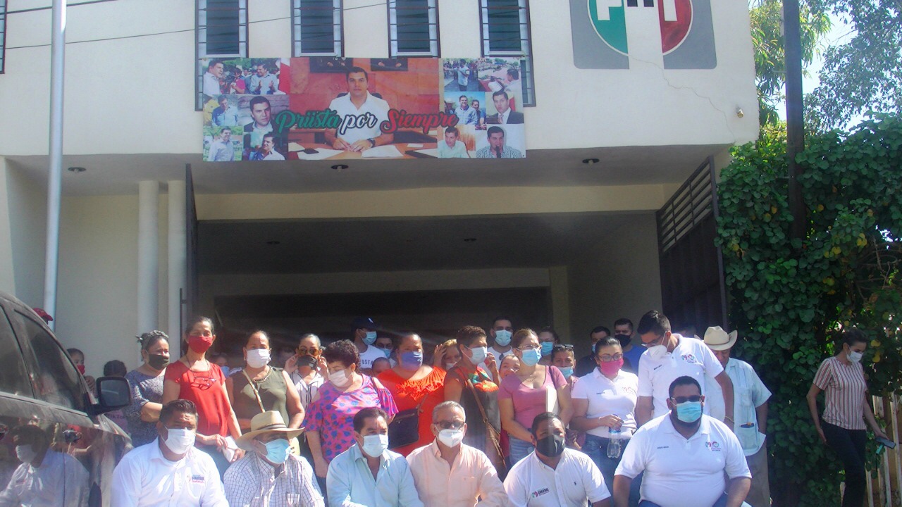 Con el grito a coro, !!a donde va Ochoa Vamos Todos¡¡ más de 400 ciudadanos se suman al PRI