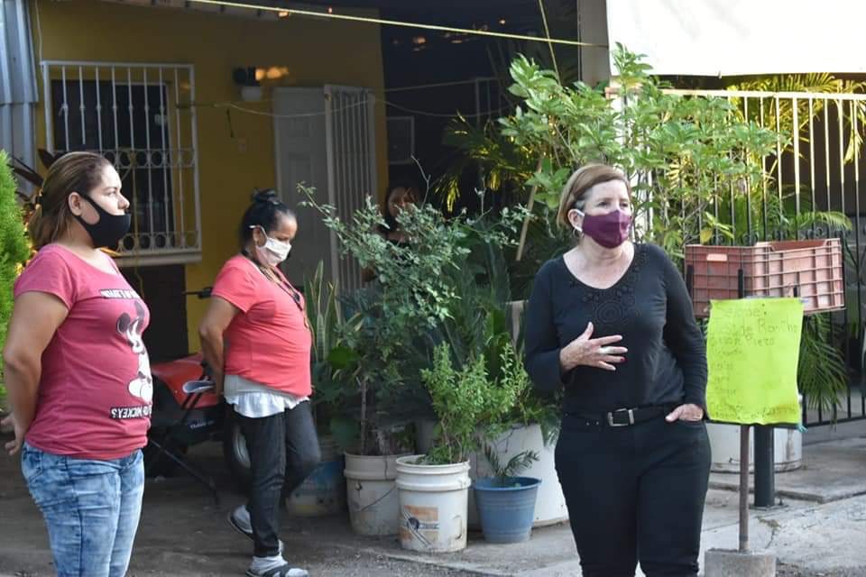 VISITA DE LA DIPUTADA, SANDRA LUZ VALENCIA, A VARIAS COLONIAS EN APATZINGÁN.