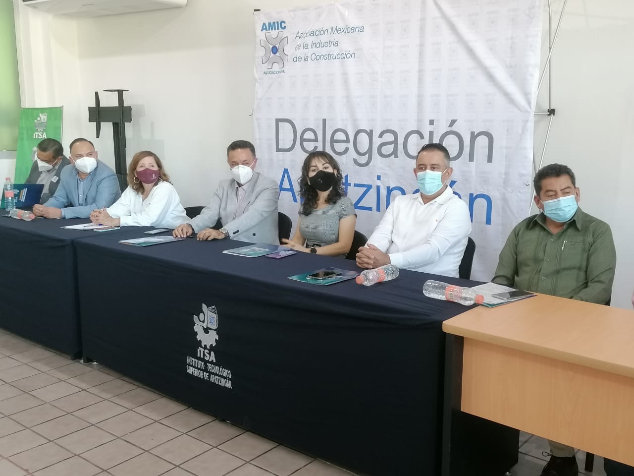 La Regidora del PT, Blanca Álvarez asiste a la toma de protesta de la delegación regional de la AMIC