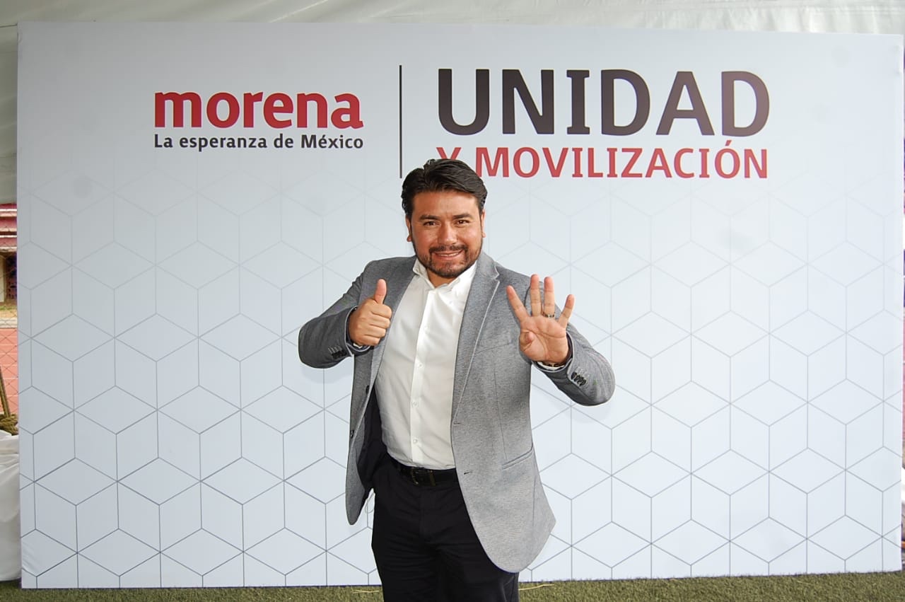 Julio Moreno joven empresario de la Tierra Caliente, se registra como aspirante a Diputado Federal por el Distrito 12 con cabecera en Apatzingán por la coalición MORENA/PT