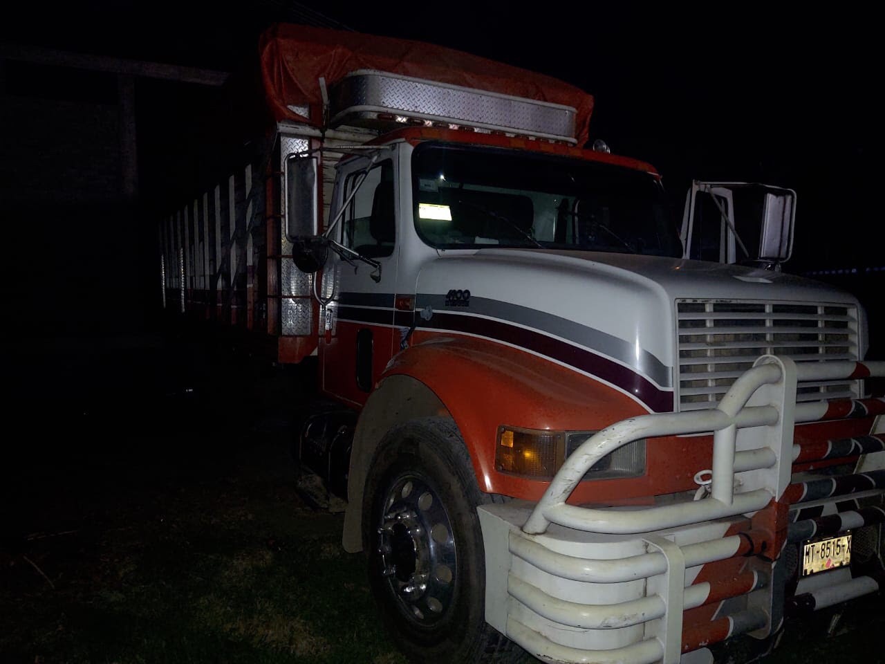 EN MENOS DE 24 HORAS, RECUPERA FGE CAMIÓN CARGADO DE AGUACATE CON REPORTE DE ROBO, EN URUAPAN