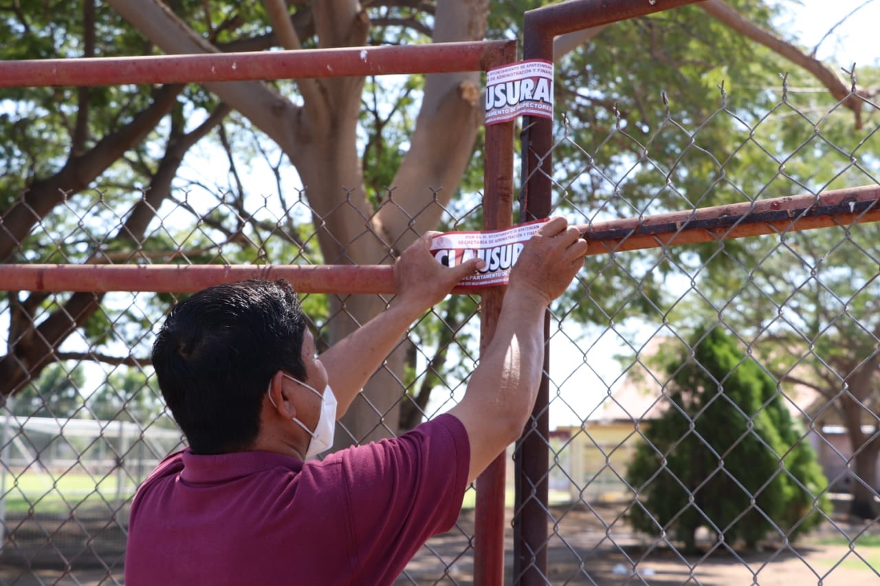 Clausuran cancha deportiva