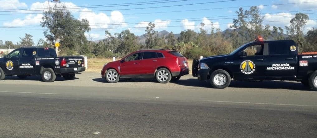 Asegura División Estatal de Caminos a dos en posesión de un arma de fuego y cartuchos útiles