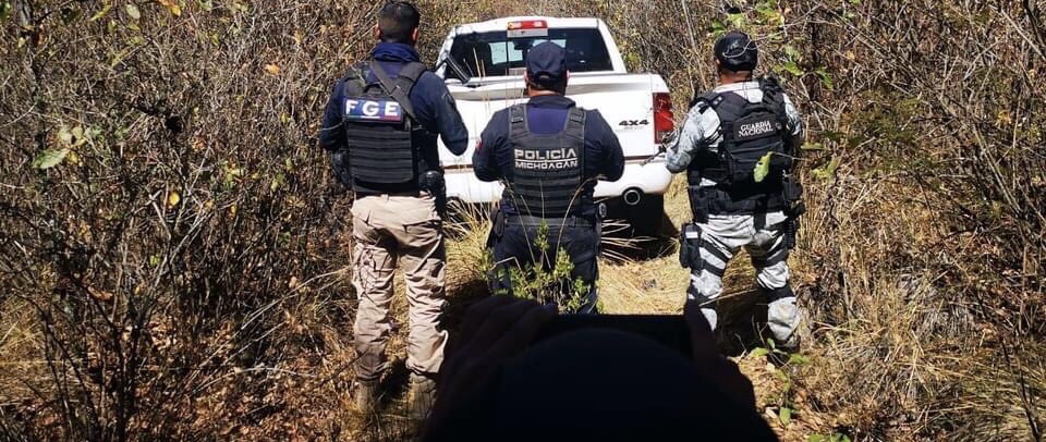 En acción interinstitucional, se aseguró una camioneta con reporte de robo, en Áporo