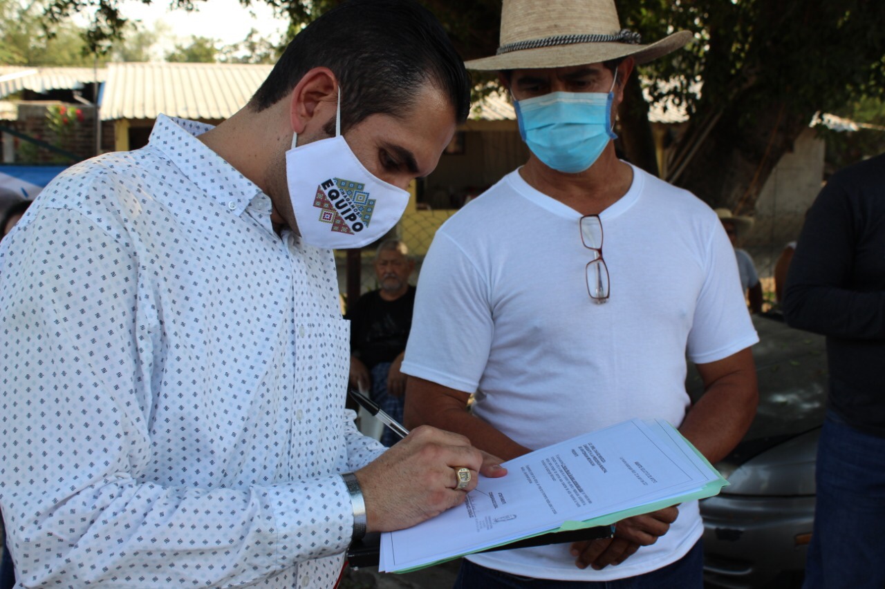 Uriel Chávez visita la sede panista y compromete aula en Hacienda de la Huerta