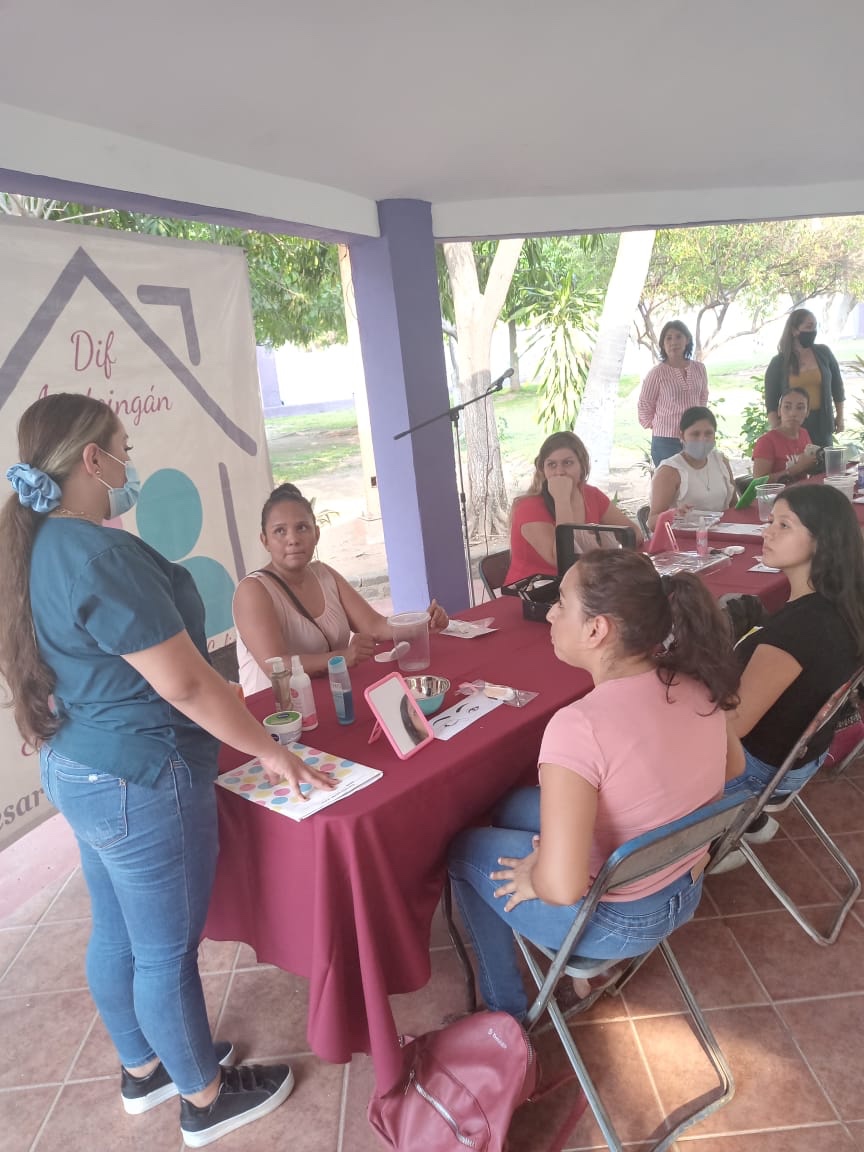 Con visión al emprendimiento, el DIF Municipal capacita a mujeres