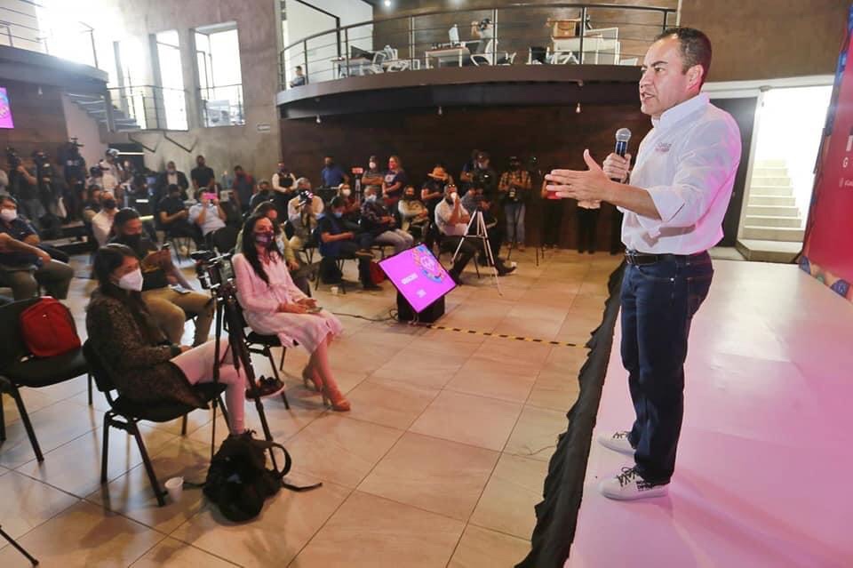 Atención gratuita a niños con cáncer: Carlos Herrera