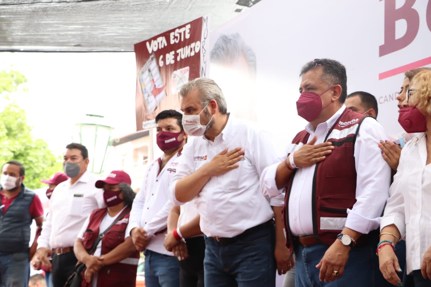 Alfredo Ramírez cierra campaña con José Luis Cruz en Apatzingán como favoritos.