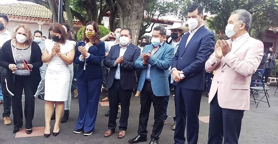 Militantes del PRD festejan presencia de Juan Bernardo Corona en Municipios