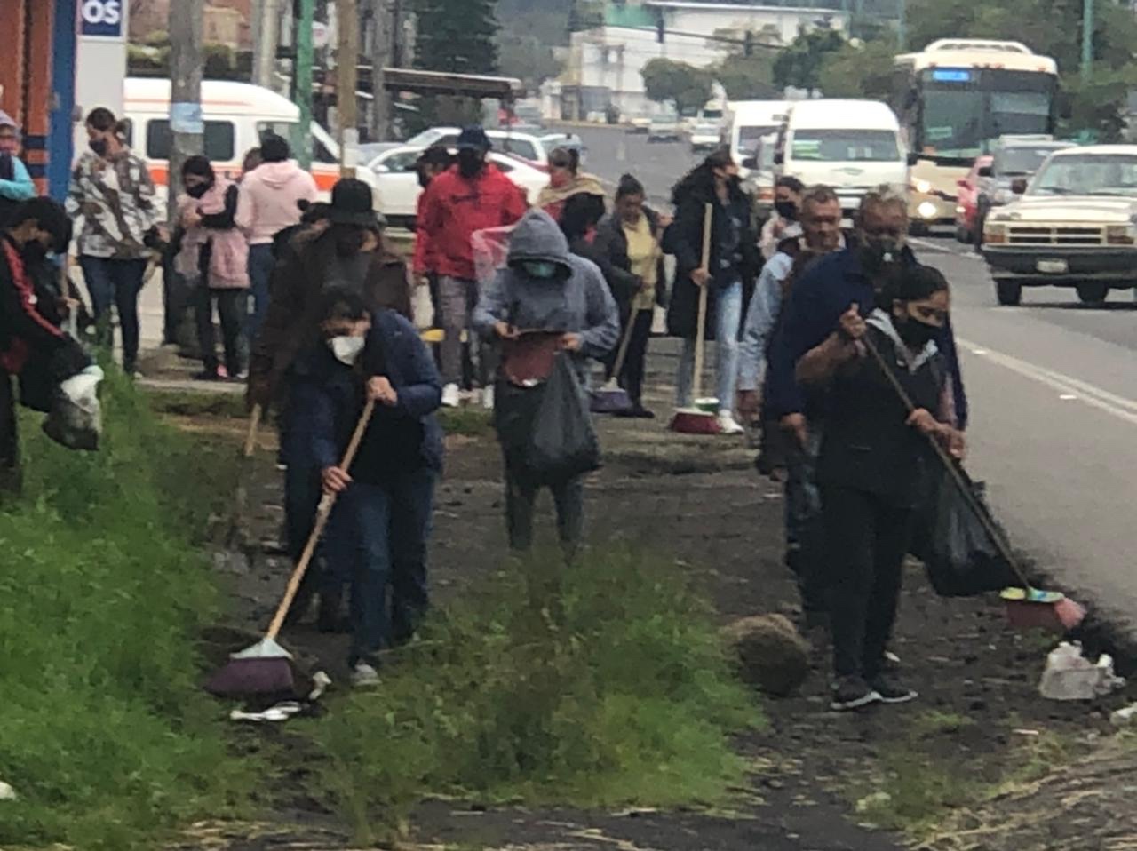 Colonias y Calles Unidas de Patzcuaro, A.C. realiza limpieza en el marco de su 43 aniversario