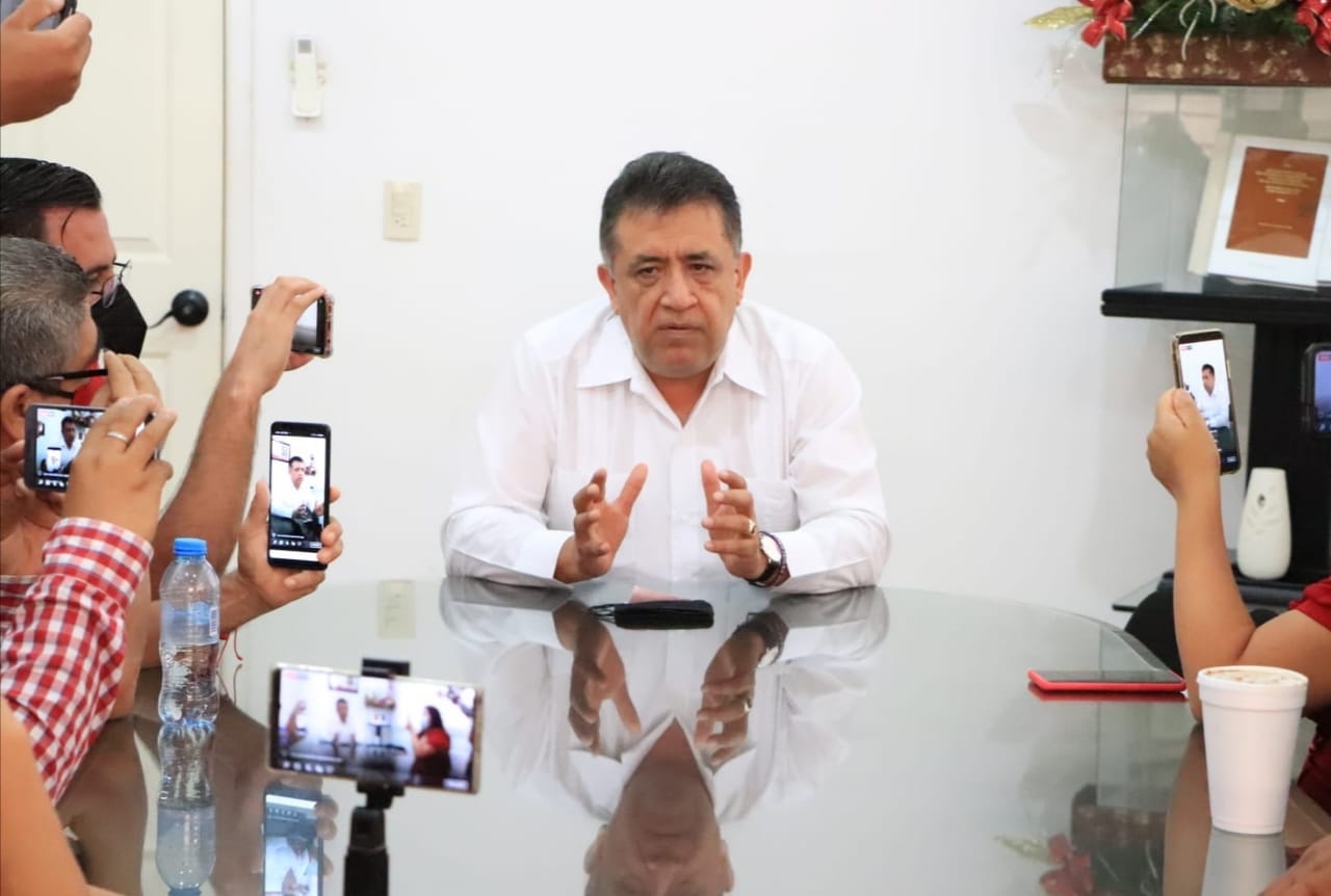 Con eventos cívicos el Gobierno del alcalde José Luis Cruz Lucatero conmemora el 207 Aniversario de la Constitución de Apatzingán.