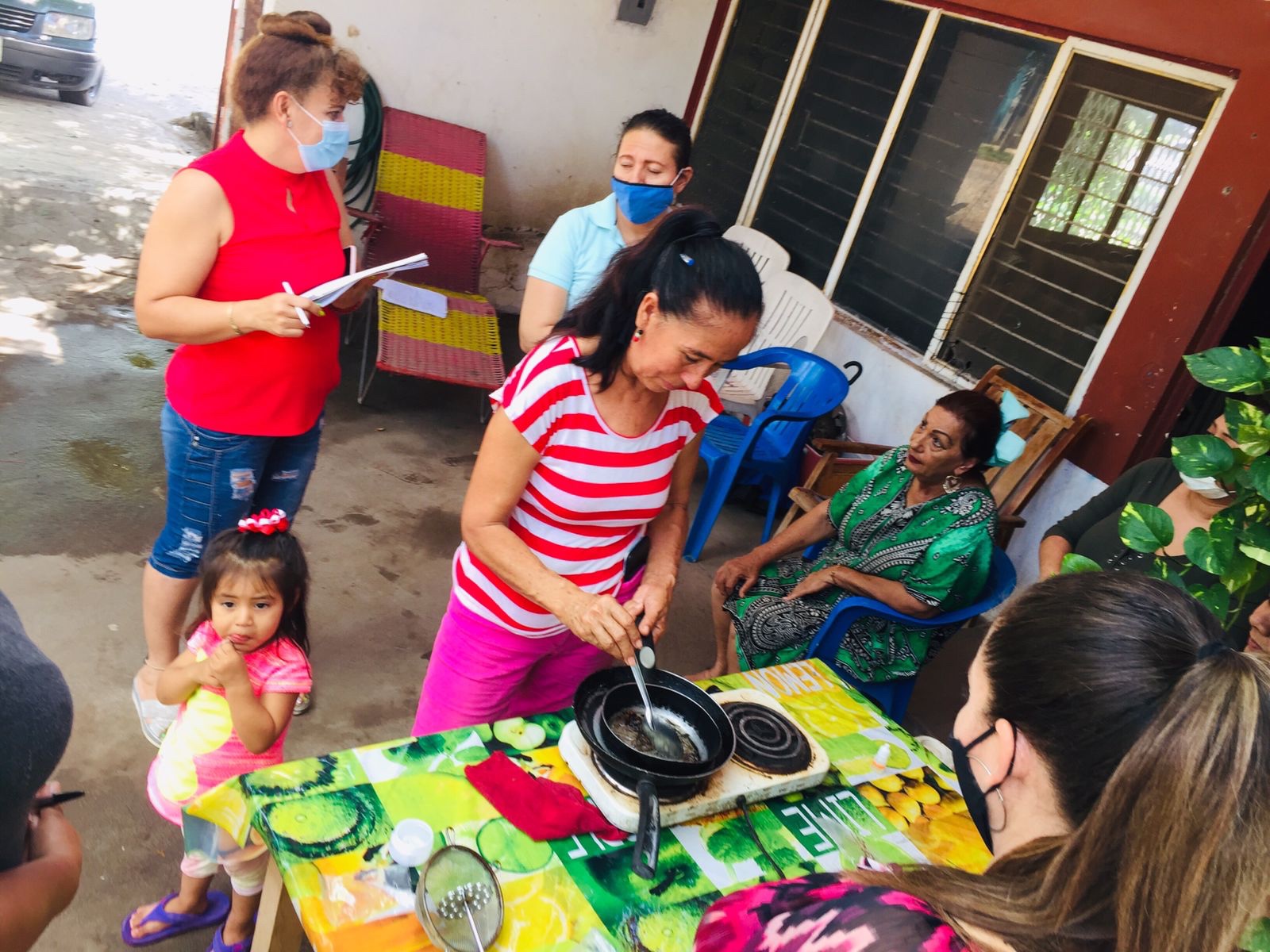 Se capacitan mujeres para autoemplearse