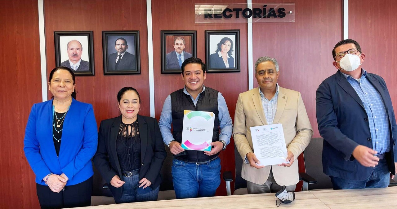 Jesús Espinoza Rochín le apuesta al impulso de la educación media y superior logrando convenio con la UNIVIM en Parangaricutiro