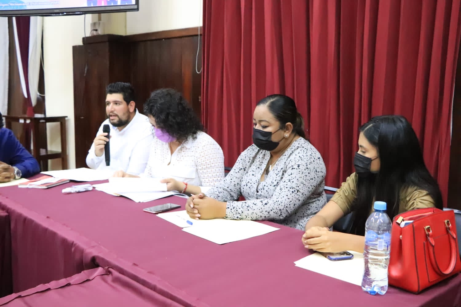 Líderes juveniles toman protesta del Consejo Municipal de la Juventud.