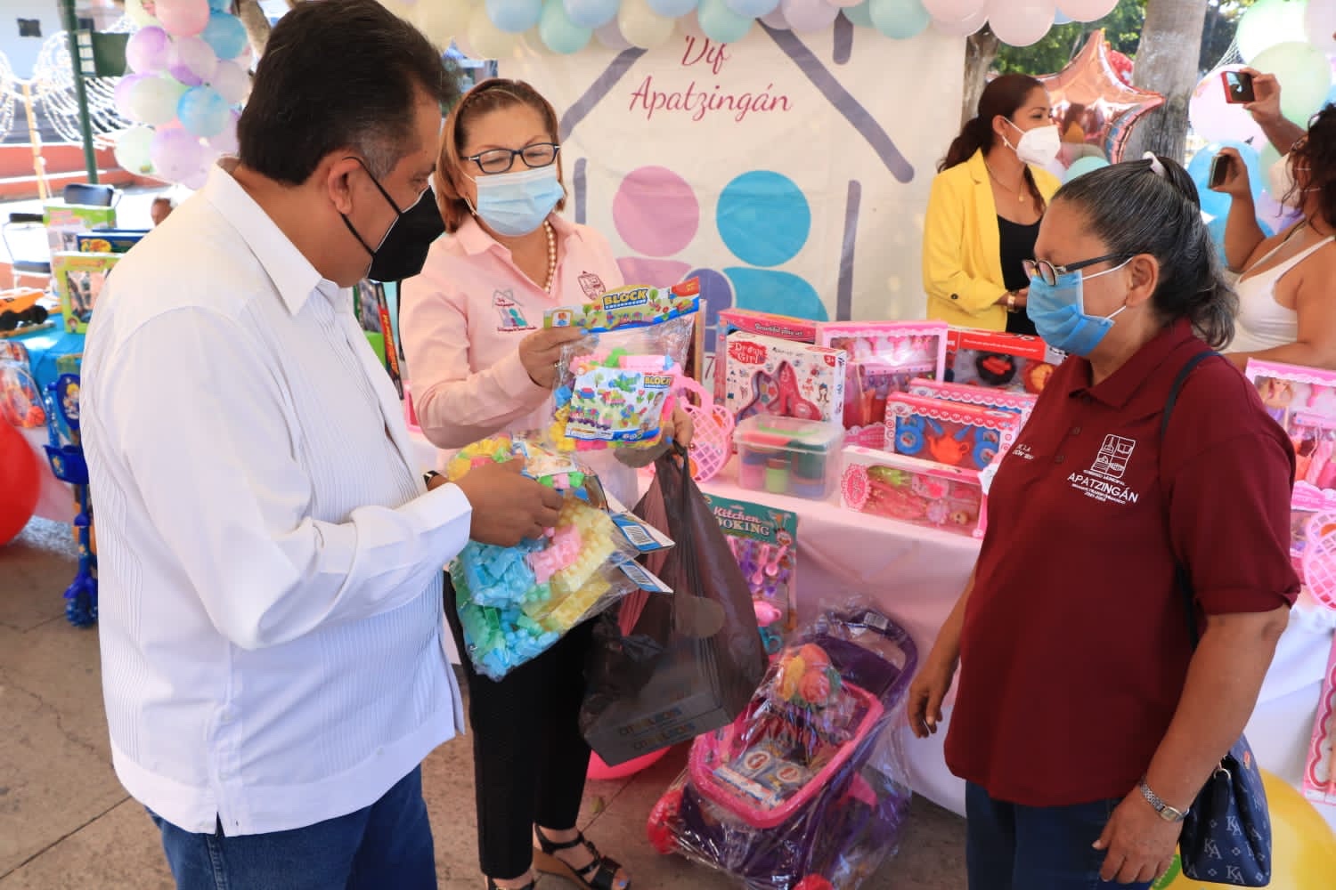 Invitan a los Reyes Magos a donar juguetes para niños y niñas de escasos recursos.