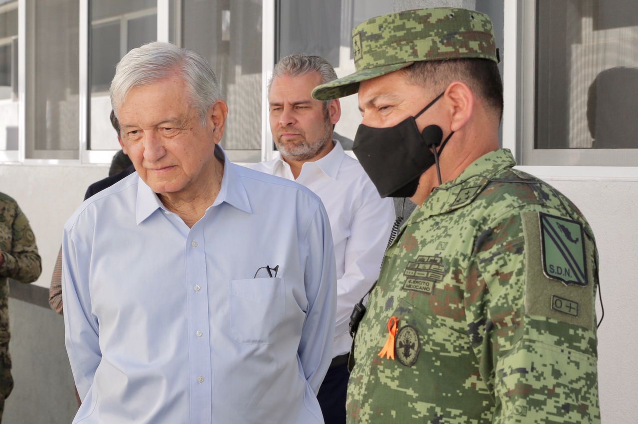 Inauguran AMLO y Bedolla Cuartel 33 de la Guardia Nacional en Michoacán