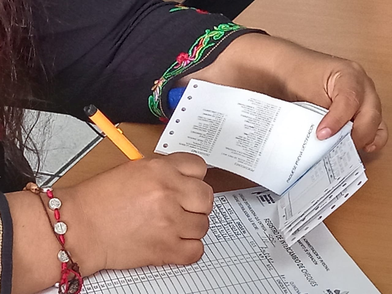 Gobierno de Michoacán le cumple a docentes; les paga otro bono del 2020