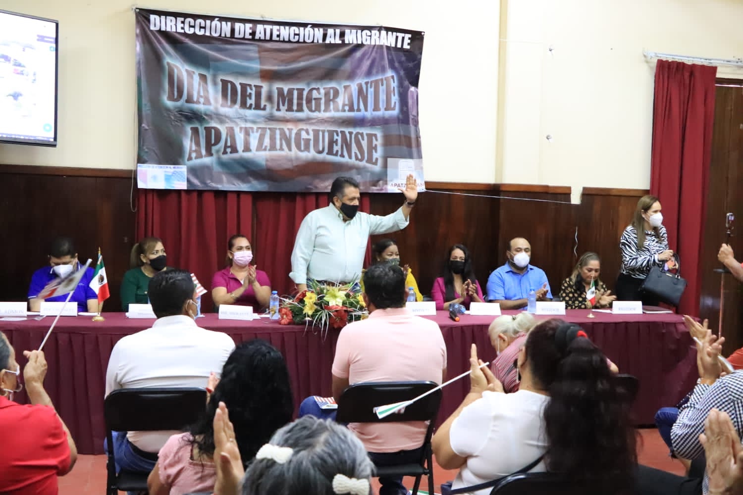 Remesas fortalecen economía de Apatzingán.