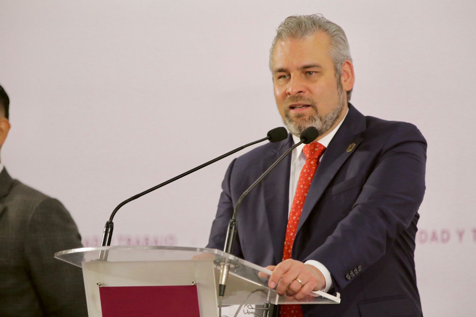 Presupuesto 2022 aumenta recursos a salud, obras públicas, municipios y programas sociales