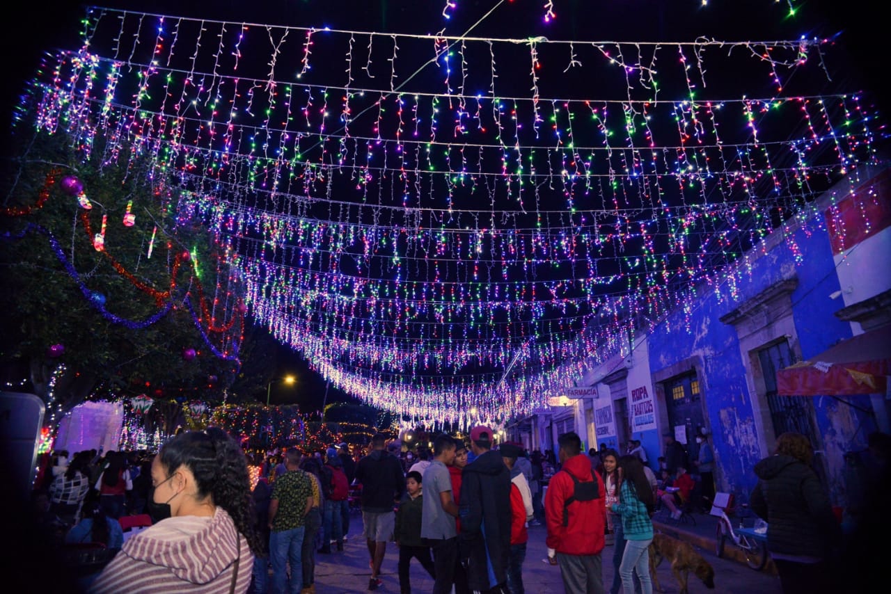 Tarímbaro ilumina su plaza principal con más de un millón y medio de focos