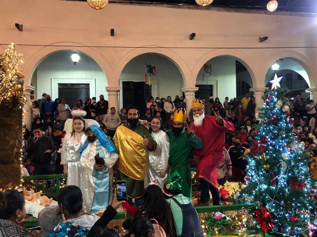 Desfile Navideño reúne a más de 5 mil personas en Zinapécuaro