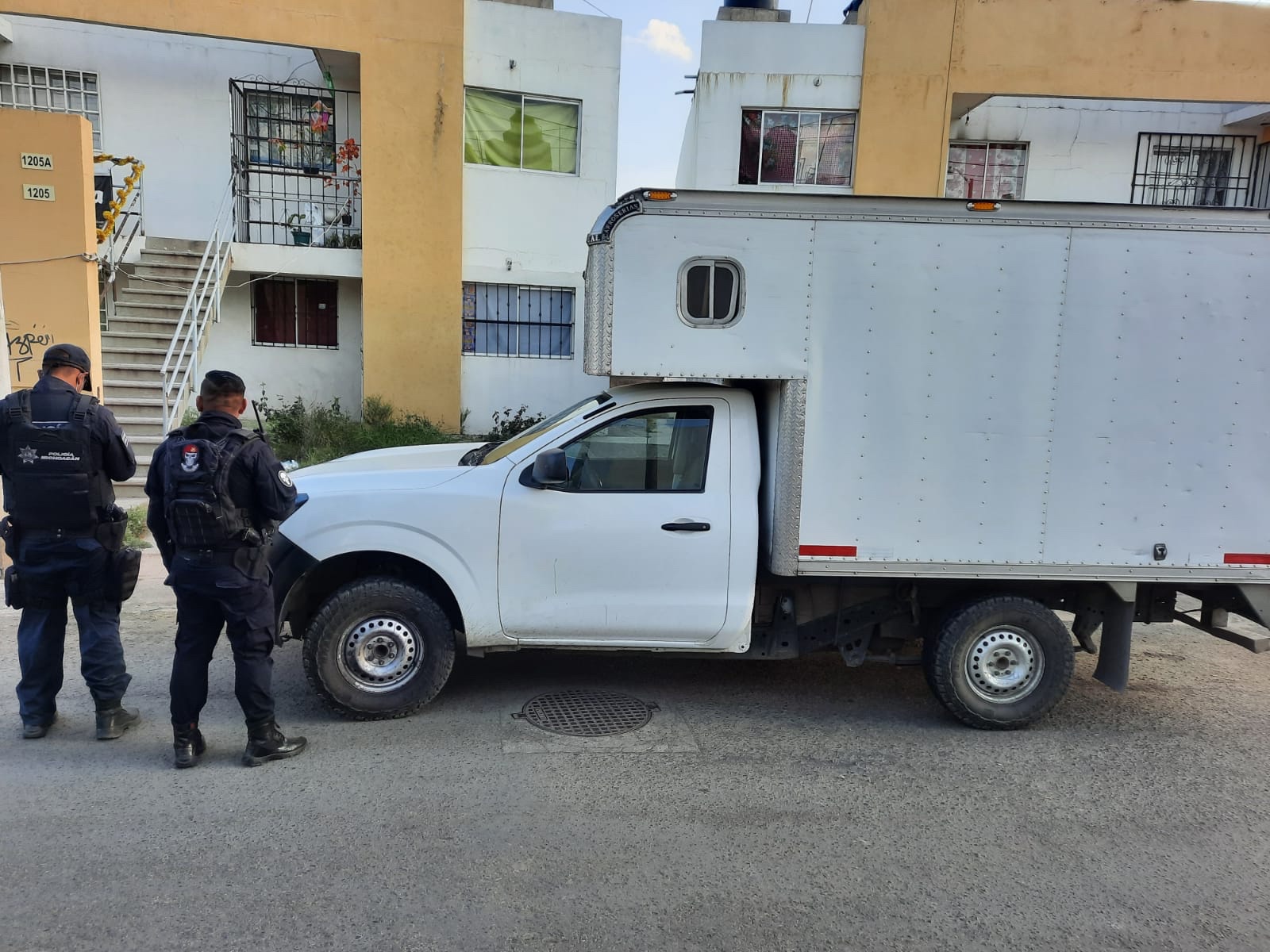 Recupera policía tarimbarense camioneta con reporte de robo