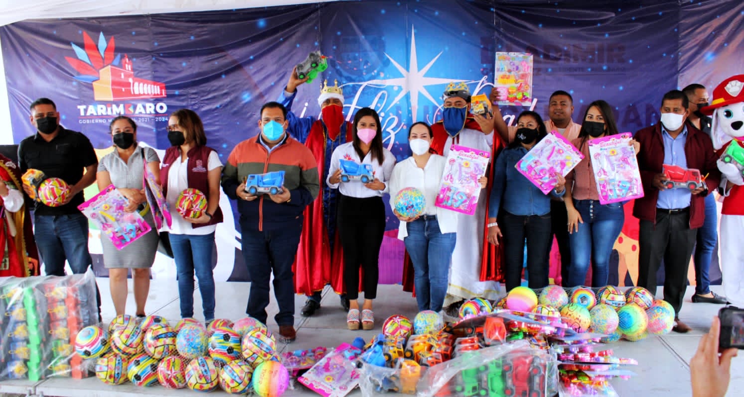 DIF Tarímbaro festeja Día de Reyes con niñas y niños de escasos recursos