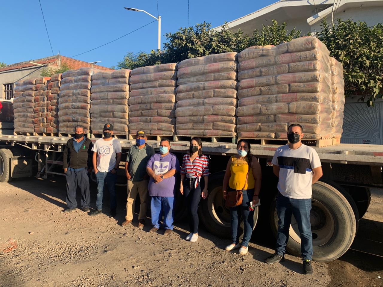 Blanca Álvarez inicia entrega de materiales para la construcción en Apatzingán