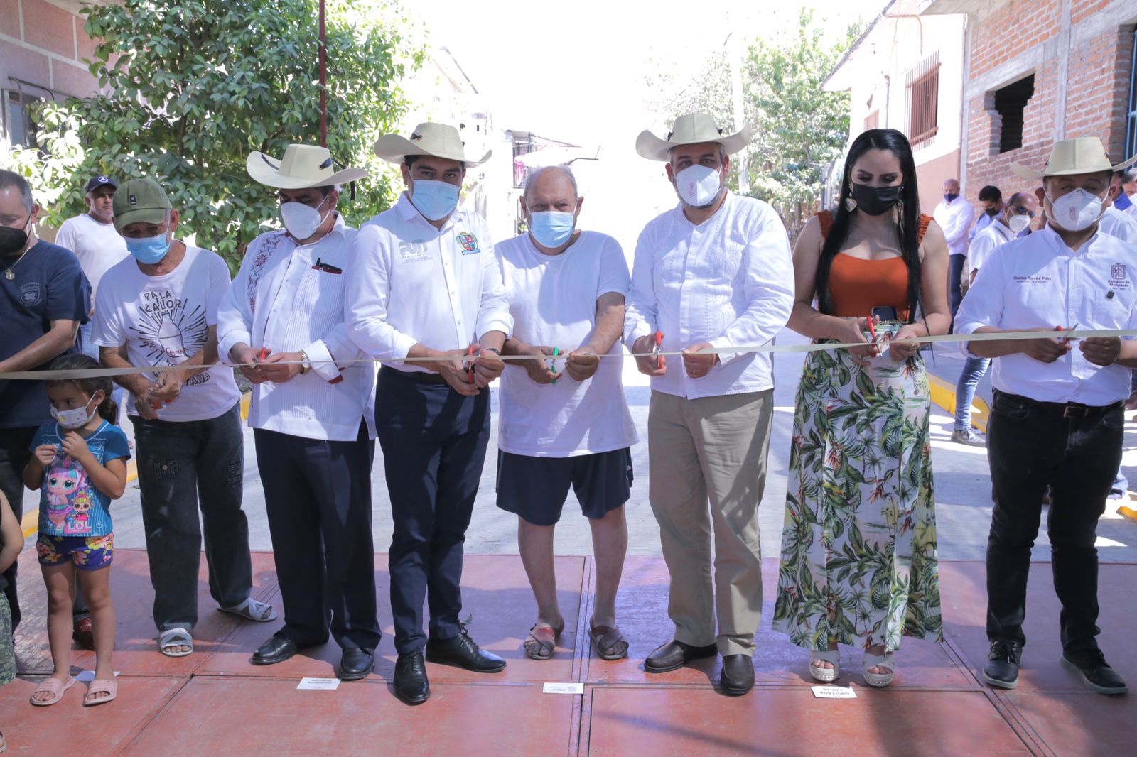 Inaugura Bedolla obras por 2 mdp en Huetamo