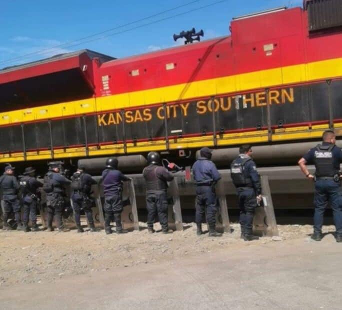 Continúan labores interinstitucionales para resguardar las vías férreas en Caltzontzin