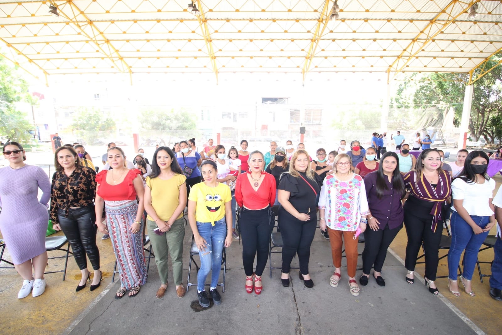 Entregan tarjetas “Mujeres Orgullo”