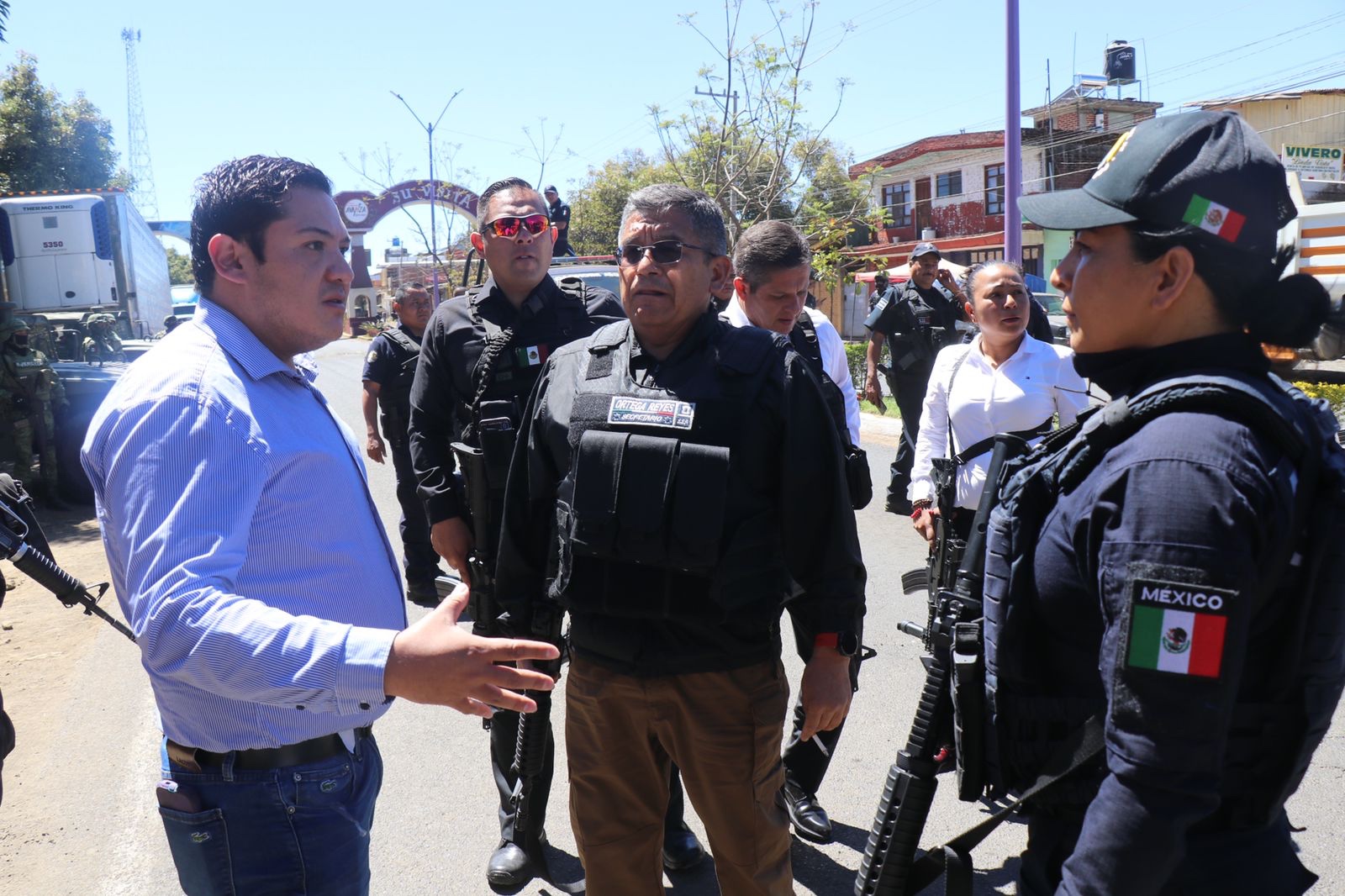 Autoridades estatales y federales ingresan a Nuevo San Juan; hay 32 detenidos